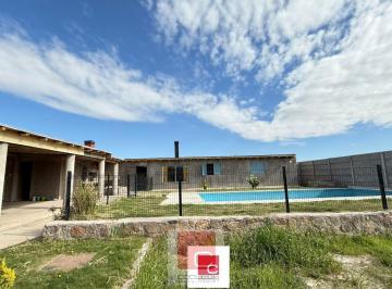 Casa · 160m² · 4 Ambientes · 4 Cocheras · Casa en Lujan de Cuyo