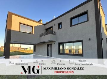 Casa · 178m² · 4 Ambientes · 2 Cocheras · Casa Venta El Rebenque