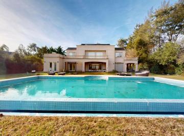 Casa de 8 ambientes, Brandsen · Exclusiva Casa Estilo Francés en Campos de Roca I