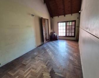 Casa · 229m² · 3 Dormitorios · 2 Cocheras · Impecable Casa en Carlos Pellegrini