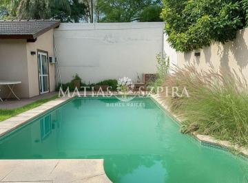 Casa · 183m² · 5 Ambientes · 1 Cochera · Casa 5 Ambientes Zona Residencial con Piscina en Castelar