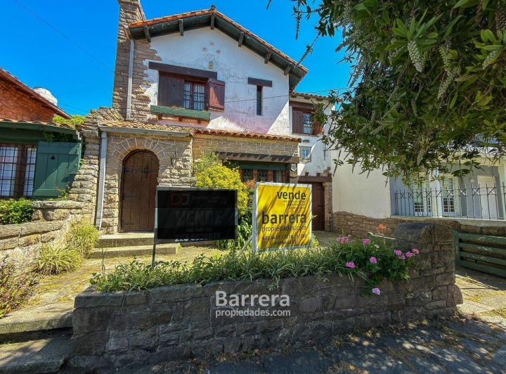Casa · 210m² · 5 Ambientes · 2 Cocheras