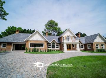 Casa · 400m² · 7 Ambientes · 2 Cocheras · Chalet Americano en Venta en Club de Campo San Diegoa