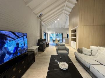 Foto1 · Vende Casa de 3 Dorm. con Fondo Al Club de Golf, Punta Ballena