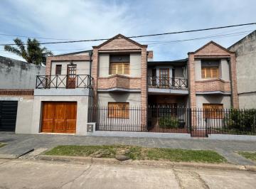 Casa · 132m² · 5 Ambientes · 3 Cocheras · Espectacular Casa a La Venta a Mtrs de Av Luján S. Tomé