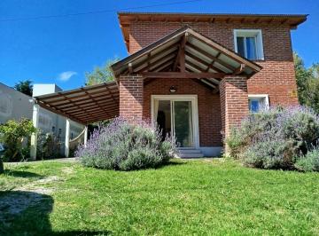 Casa de 3 ambientes, Miramar · Encantador Chalet de Ladrillo a La Vista en Venta en Barrio Residencial Las Lomas de Miramar