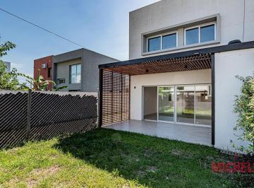 Casa · 87m² · 3 Ambientes · 1 Cochera · Duplex de 2 Dorm. con Cochera y Parque. City Bell. Posible Apto Banco.