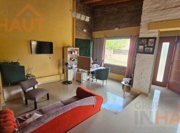 Casa · 187m² · 2 Dormitorios · Casa en Catriel