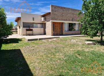 Casa · 187m² · 2 Dormitorios · Casa en Catriel