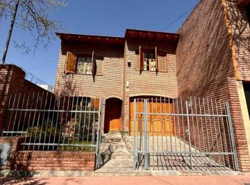 Casa de 6 ambientes, Ciudad de Mendoza · Casa Ubicada en La Quinta Sección, Ideal Para Familias. Disponible en Venta
