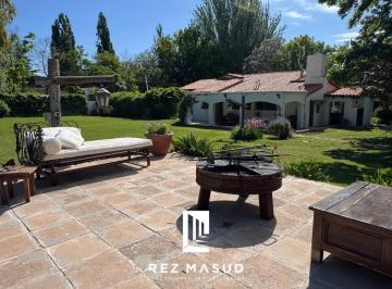 Casa · 300m² · 7 Ambientes · 3 Cocheras · Casa en Venta
