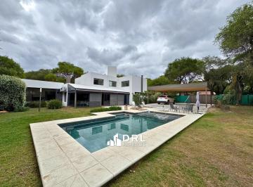Casa · 500m² · 10 Ambientes · 5 Cocheras · Casa en Venta en El Bosque
