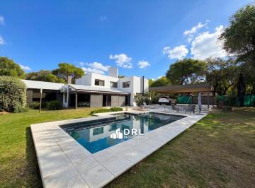 Casa · 500m² · 10 Ambientes · 5 Cocheras · Casa en Venta en El Bosque