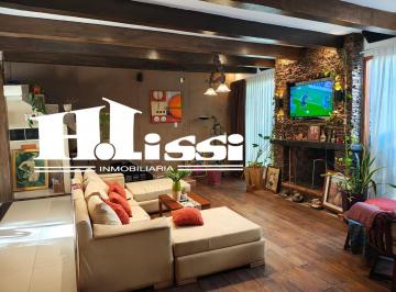 Casa · 300m² · 8 Ambientes · 5 Cocheras · Chalet en Excelente Estado!