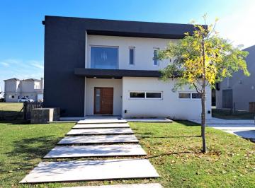 Casa · 210m² · 5 Ambientes · 2 Cocheras · Venta Casa - Barrio Ceibos - Puertos del Lago
