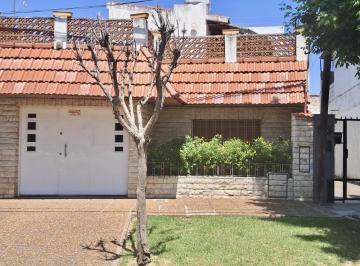 Casa · 103m² · 5 Ambientes · 1 Cochera · Casa en Barrio Diagonales