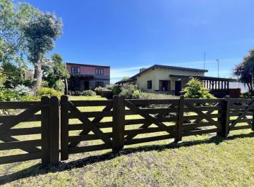 Quinta vacacional · 140m² · 6 Ambientes · Dos Cabañas de 3 Ambientes - Acantilados