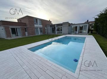 Casa · 345m² · 6 Ambientes · 2 Cocheras · Casa en Venta en Rumenco