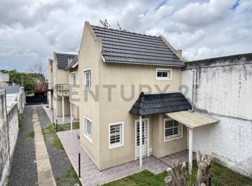 Casa · 59m² · 3 Ambientes · 1 Cochera · Dúplex Cómodo y Luminoso en Lote Compartido, Turdera