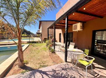 Casa · 180m² · 6 Ambientes · 1 Cochera · Casa de 3 Dorm. en Tierra de Sueños 3