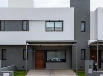 Casa de 4 ambientes, Córdoba · Docta - Entrega y Cuotas - Duplex 3 Dorm + 3 Baños en Construccion!