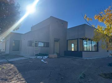 Casa · 150m² · 3 Dormitorios · 2 Cocheras · Casa en Lujan de Cuyo
