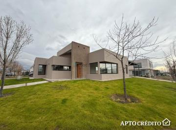 Casa · 163m² · 3 Dormitorios · 2 Cocheras · Casa en Lujan de Cuyo