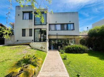 Casa · 154m² · 5 Ambientes · 6 Cocheras · Casa en Maschwitz Privado