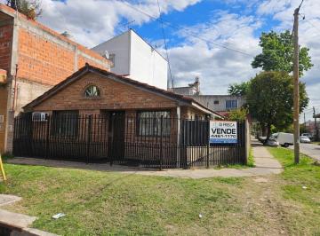 Casa · 70m² · 3 Ambientes · 3 Cocheras · Casa 3 Amb. con Garage y Lote Libre