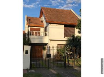 Casa · 195m² · 3 Dormitorios · 2 Cocheras · Excelente Casa a La Venta en Las Heras Al 1000, Ituzaingó