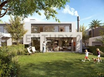 Casa · 168m² · 4 Ambientes · 2 Cocheras · Venta Casa 3 Dorm. en Carrasco, Jardín, Parrillero y Seguridad 24hs