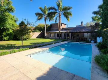Casa · 333m² · 6 Ambientes · 2 Cocheras · Casa en Venta Impecable Muy Comoda Bien Ubicada