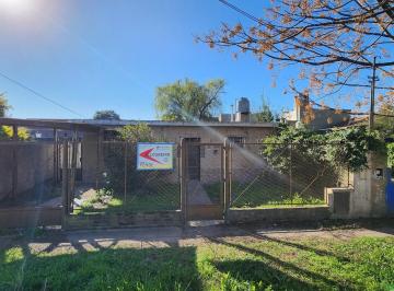 Casa · 90m² · 3 Ambientes · 1 Cochera · Casa en Venta en Burzaco a 500 m de Av H. Yrigoyen!