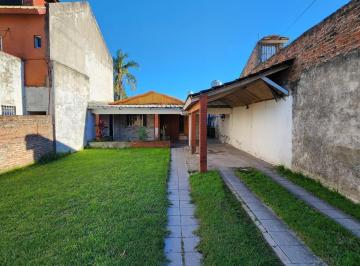 Casa · 165m² · 4 Ambientes · 4 Cocheras · Casa en Venta a 500 m de Av Republica!