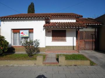 Casa · 107m² · 3 Ambientes · 1 Cochera · Casa en Venta a 300 m de Av Espora!