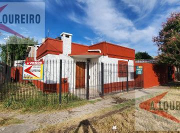 Casa · 87m² · 2 Ambientes · 1 Cochera · Casa en Venta Sobre Av 2 de Abril y a 7cuadras de Av Espora!