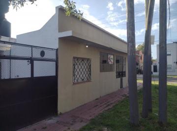 Edificio · 180m² · 6 Ambientes · 1 Cochera · En Venta! Casa y Dos Locales en Esquina Sobre Alsina!