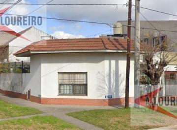 Casa · 128m² · 4 Ambientes · 1 Cochera · Casa en Venta a Una Cuadra de Bynnon!