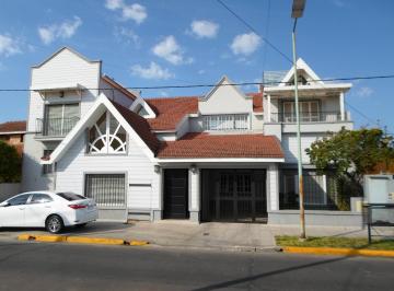 Departamento · 137m² · 4 Ambientes · 1 Cochera · Departamento en Venta a 3 Cuadras de Av H. Yrigoyen!