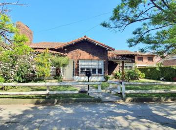 Casa · 200m² · 4 Ambientes · Excelente Chalet en Venta, Inmejorable Ubicación!
