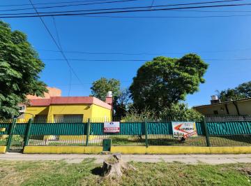 Casa · 80m² · 3 Ambientes · 1 Cochera · Casa en Venta a 200 m de Av Seguí