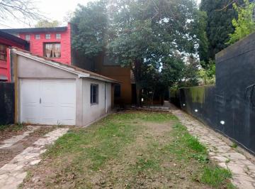 Casa · 140m² · 4 Ambientes · Casa en Venta a 500 m de La Av H. Yrigoyen!