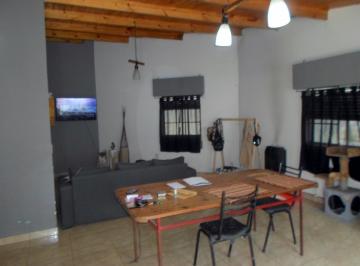 Casa · 140m² · 4 Ambientes · Casa en Venta Sobre Av Monteverde y a 200 m de Av Republica Argentina!