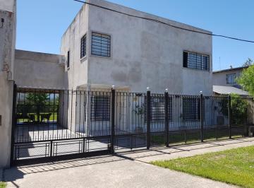 Casa · 126m² · 3 Ambientes · Hermosa Casa en Venta Edificada en Dos Plantas!