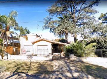 Casa · 140m² · 4 Ambientes · Casa en Venta a 30 m de Av Espora!
