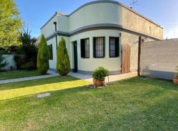 Casa · 120m² · 4 Ambientes · Casa en Venta a 300 m de Av H. Yrigoyen!