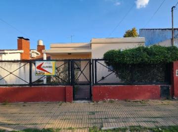 Casa · 95m² · 2 Ambientes · Casa en Venta Ubicada a 250 m de La Av Espora y a 400 m de La Estación