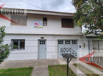 Casa · 143m² · 6 Ambientes · Amplio Chalet en Venta Edificado en Dos Plantas, Ubicado a 50 m de Av 2 de Abril, 150 m de Av m