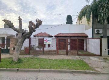 Casa · 135m² · 4 Ambientes · Casa en Burzaco