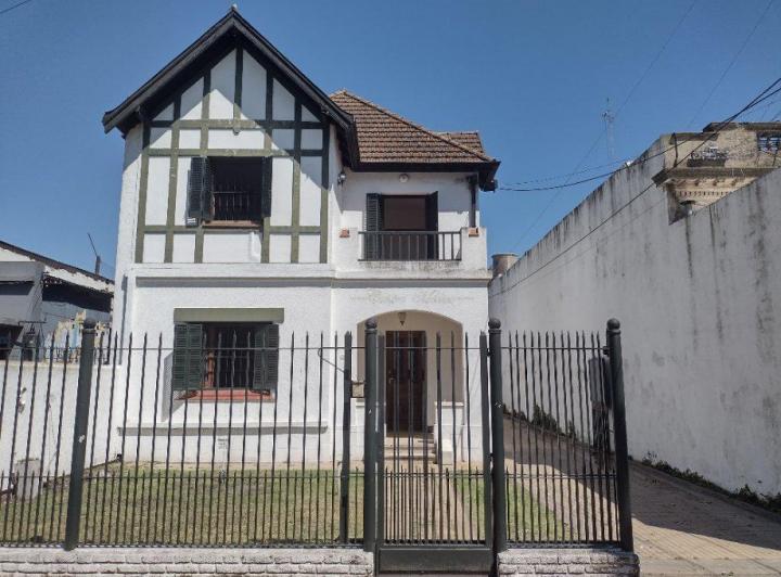 Casa · 200m² · 7 Ambientes · 1 Cochera